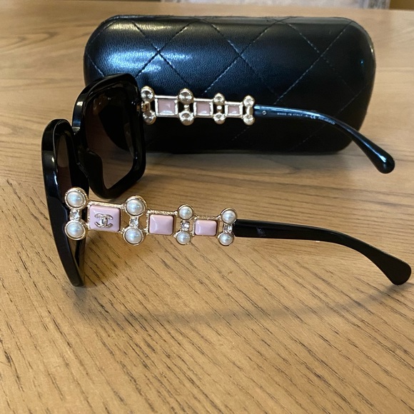 ❤️ Authentic Chanel limited edition Sunglasses with pink stones and pearls - Picture 4 of 10